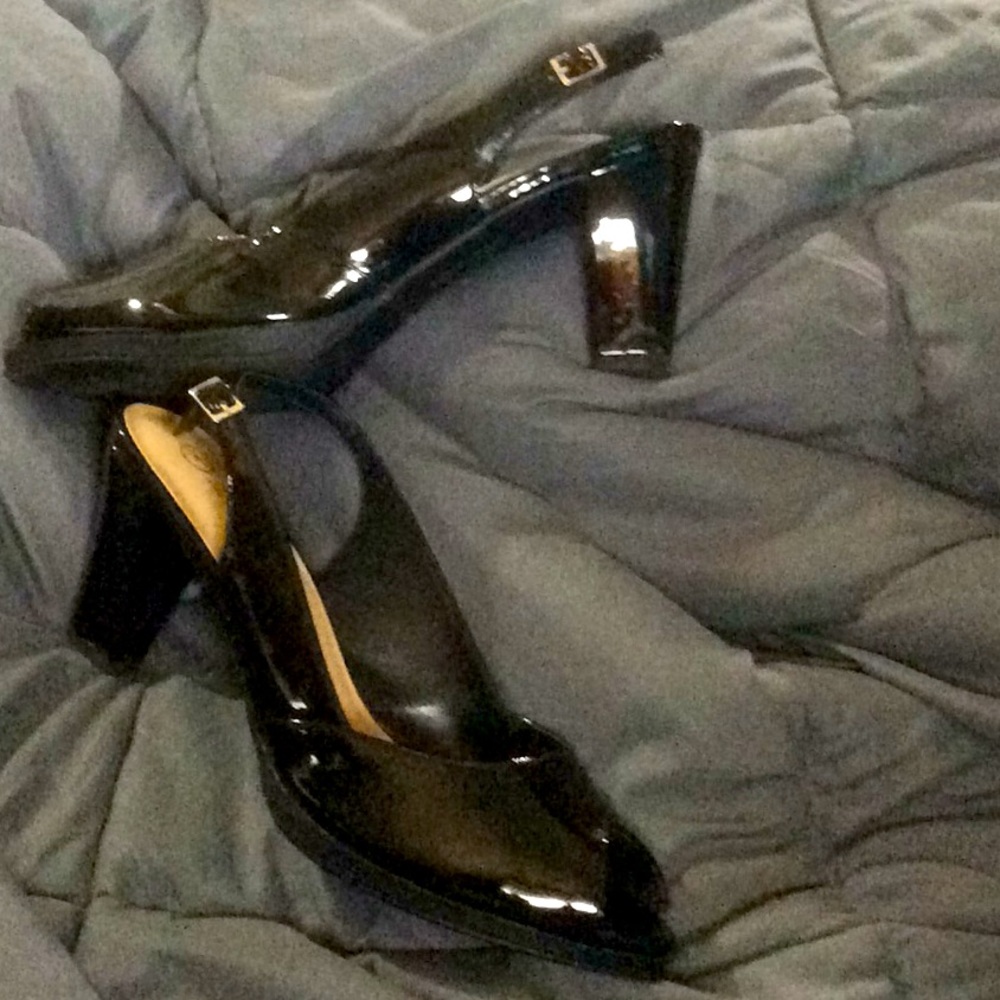 Patent leather slingback